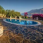 Otel Korsanada Kaş